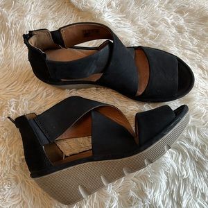 Clarks 8.5 wedge sandal
